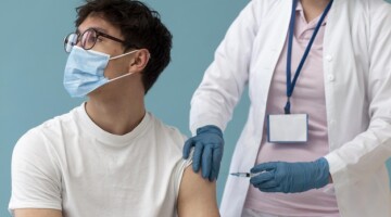 Госдума сняла с повестки законопроект о внесении вакцины против COVID-19 в нацкалендарь прививок